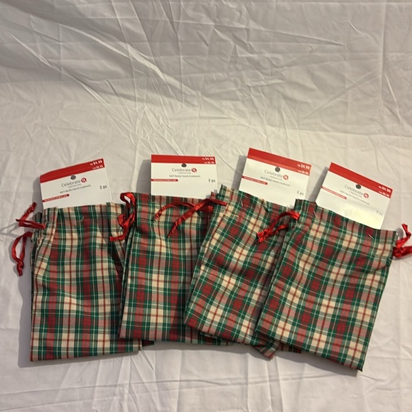 6 Bags - Celebrate It! 9” x 6.5” Plaid Gift Bags (2 per pack) NWT - Picture 3 of 10